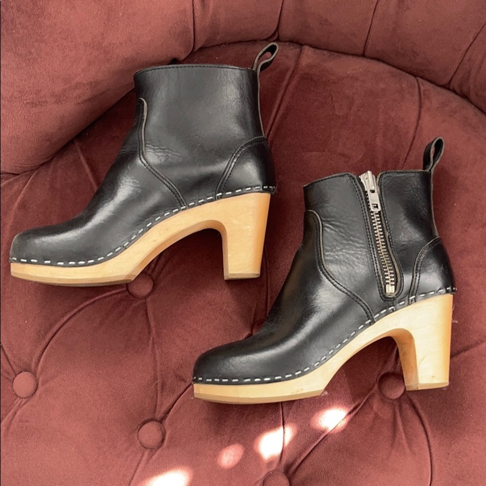 SWEDISH HASBEENS BLK LEATHER ANKLE BOOTS WOOD SOLE